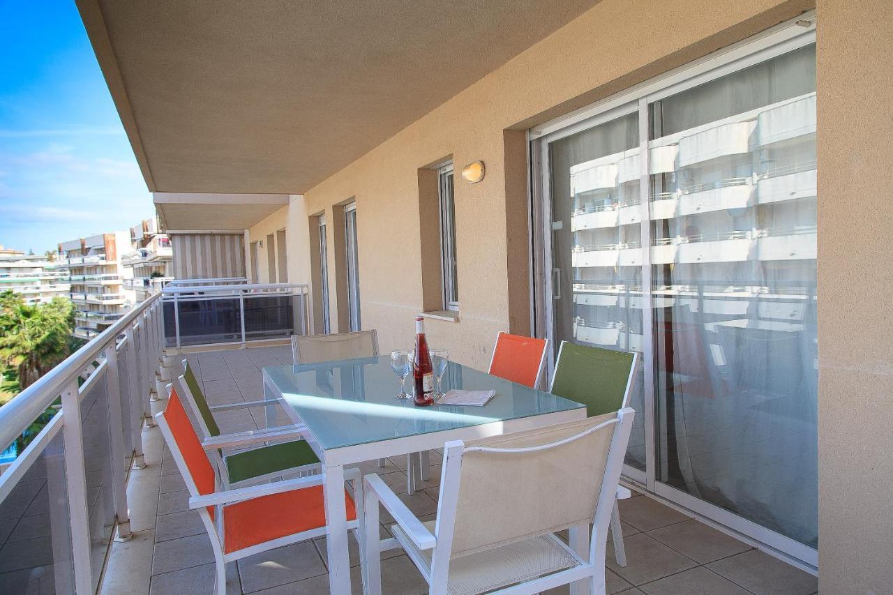 Uhc Ventura Park Apartments サロウ 部屋 写真